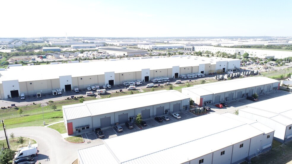 More Photos Of 7637 Fm 3009, Schertz Light Distribution For Sale