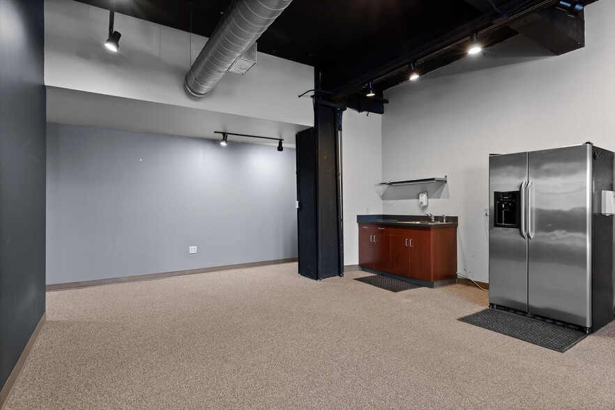 More Photos Of 407 Broad St, Chattanooga General Retail For Lease