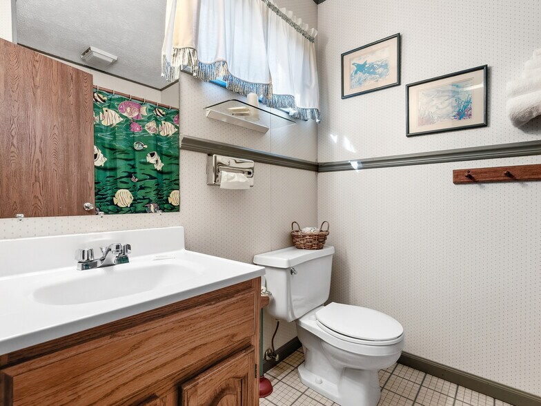 More Photos Of 1024 S I 75 Business Loop, Grayling Hotel For Sale