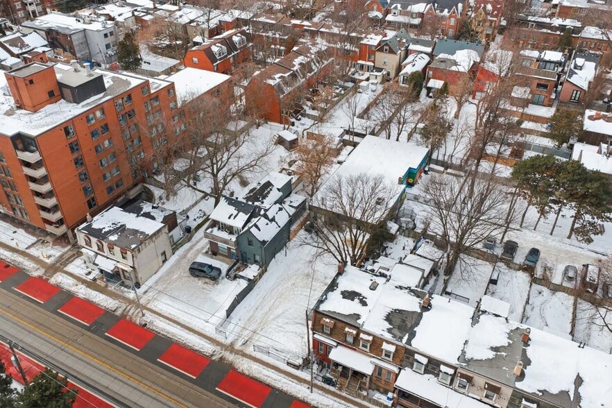 More Photos Of 322 Dufferin St, Toronto Freestanding For Sale