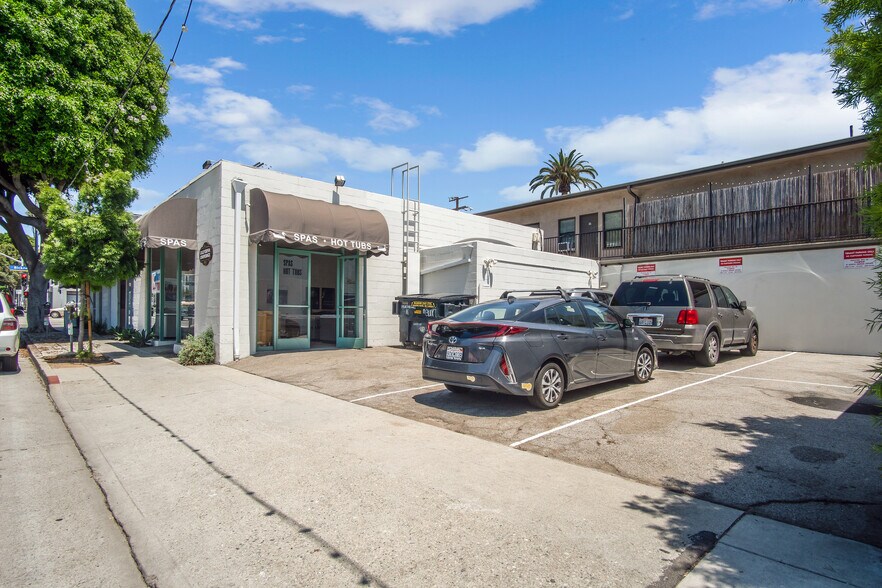 More Photos Of 2101 Main St, Santa Monica Storefront Retail Office For Lease