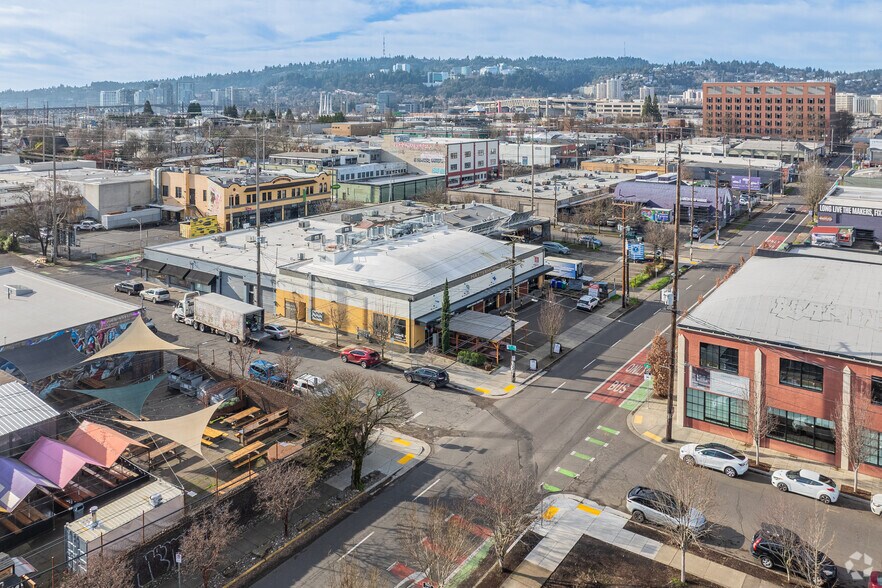 More Photos Of 940 SE Madison St, Portland Restaurant For Lease