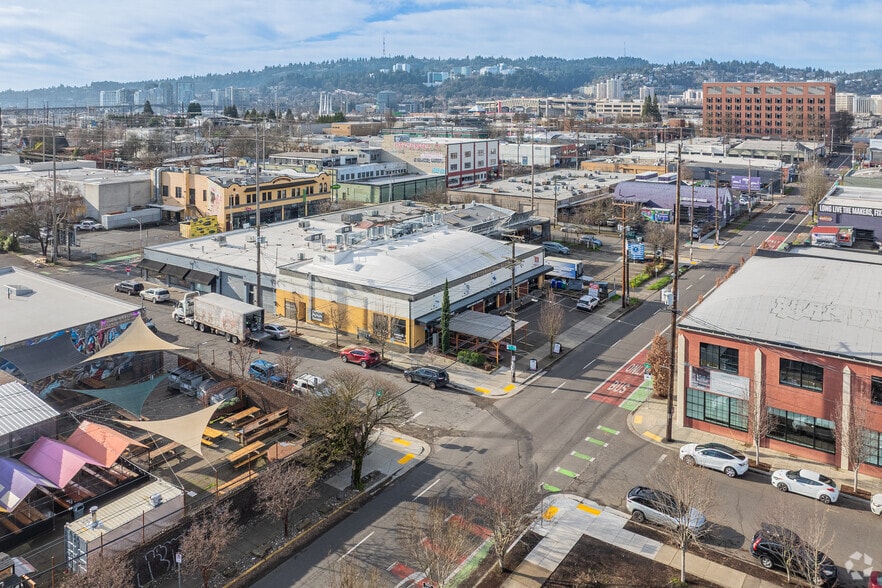 More Photos Of 940 SE Madison St, Portland Restaurant For Lease