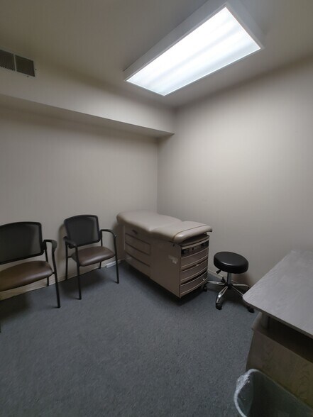 More Photos Of 1842 Noriega St, San Francisco Storefront Retail Office For Lease