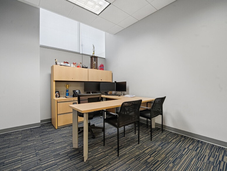 More Photos Of 600-640 S Front St, Columbus Parking Garage For Lease