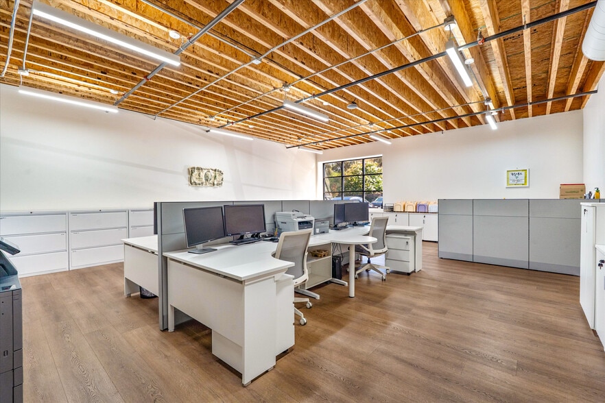 More Photos Of 2001 Saturn St, Monterey Park Light Distribution For Sale