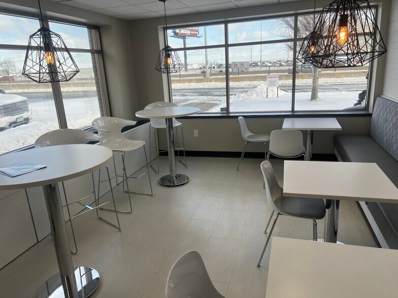 More Photos Of 2901 E 78th St, Bloomington Light Distribution For Sale