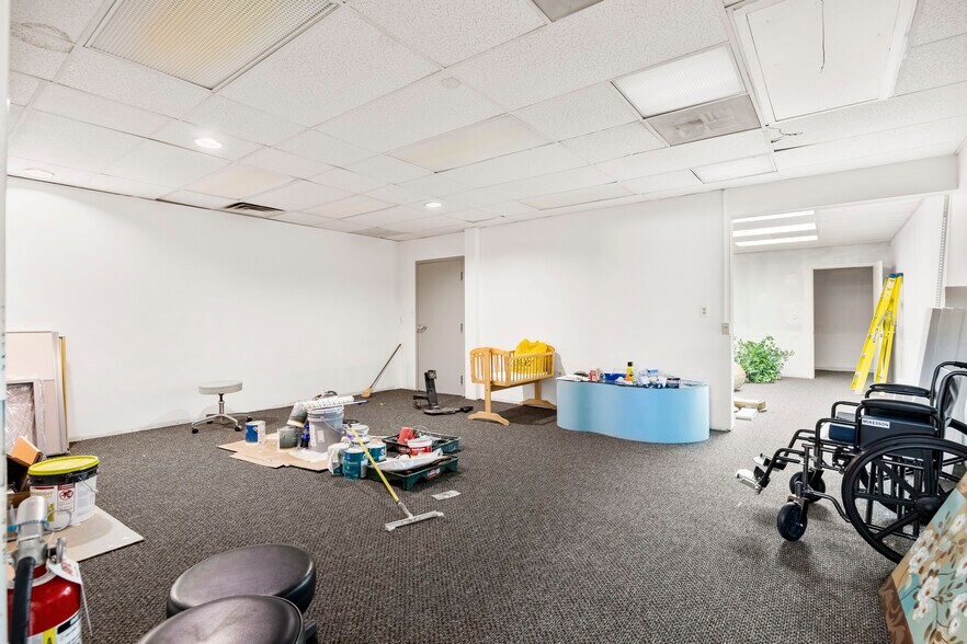 More Photos Of 2 Chelsea Pl, Clifton Park Medical For Sale