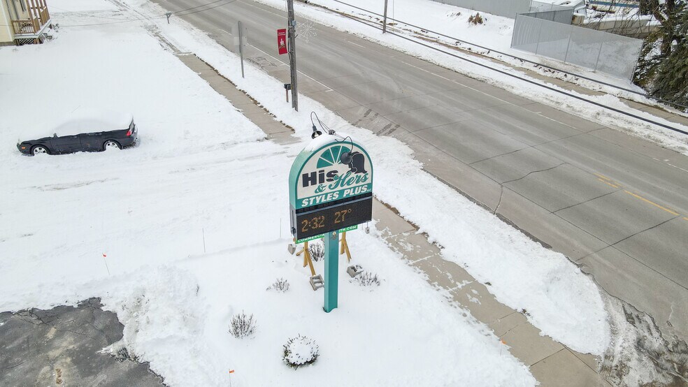 More Photos Of 155 W Menasha Ave, Whitelaw Flex For Sale