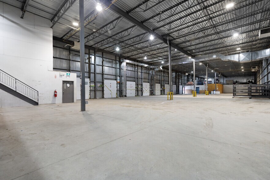 More Photos Of 1665 Rue Atmec, Gatineau Distribution For Lease
