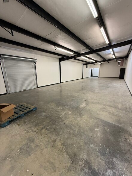More Photos Of 3543 Pelham Pky, Pelham Showroom For Sale