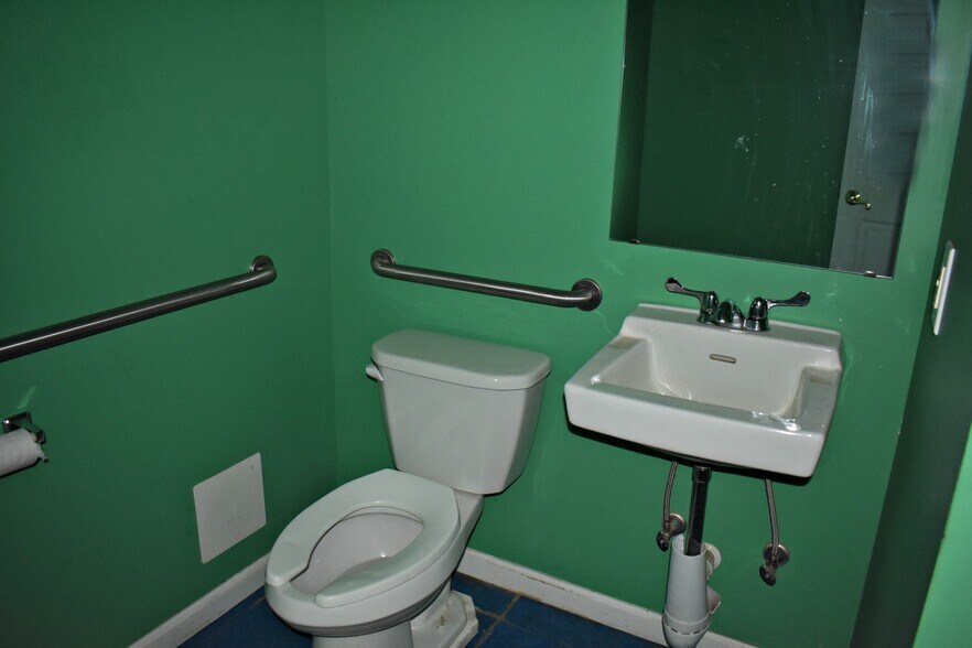 More Photos Of 11275 Edge Hill Rd, Newburg Service For Sale