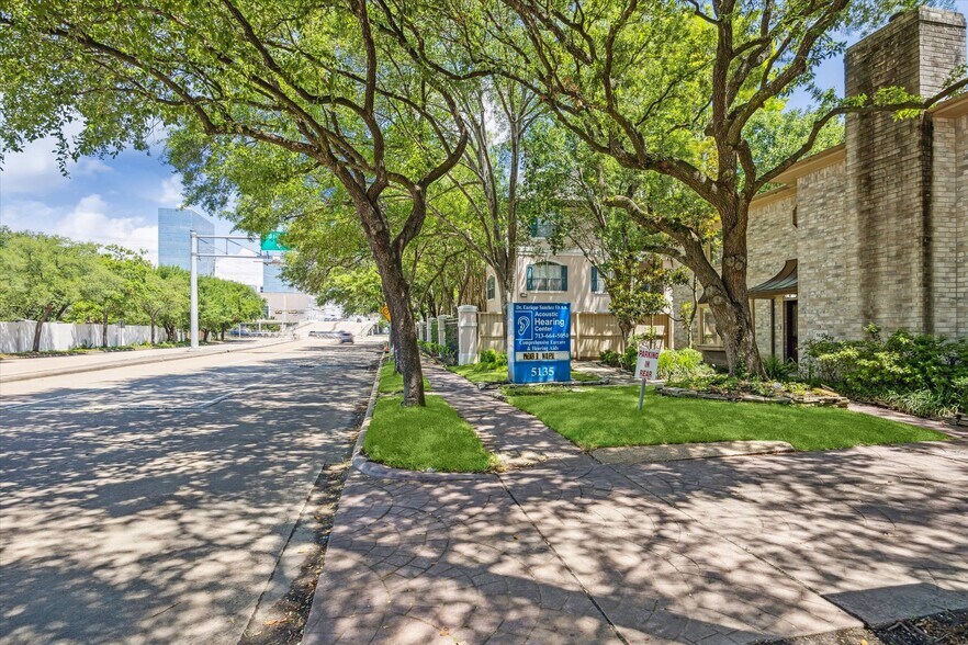 More Photos Of 5135 Edloe St, Houston Office Residential For Sale