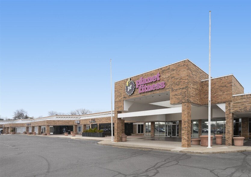 More Photos Of 6306-6410 W Jefferson Blvd, Fort Wayne Storefront For Lease