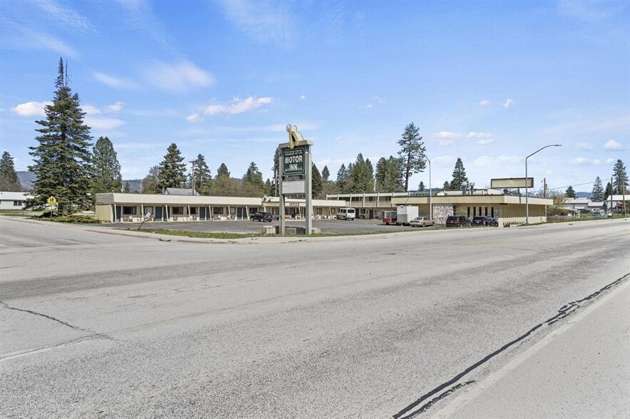 More Photos Of 924 W Highway 2, Newport Hotel For Sale