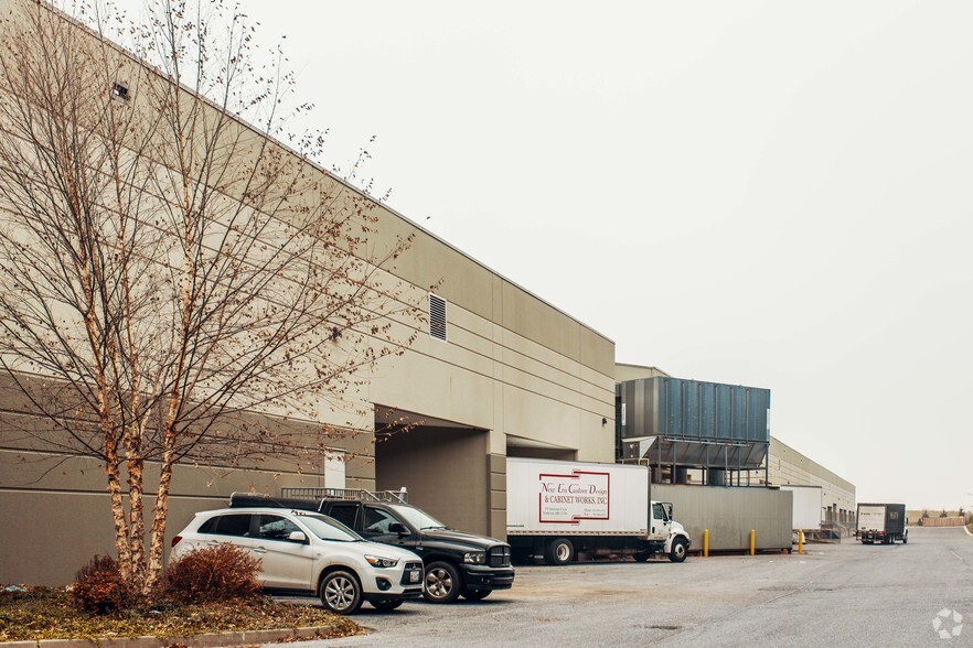 More Photos Of 270 Interstate Cir, Frederick Warehouse For Lease