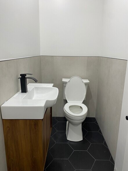 More Photos Of 40 Van Duzer St, Staten Island Medical For Lease