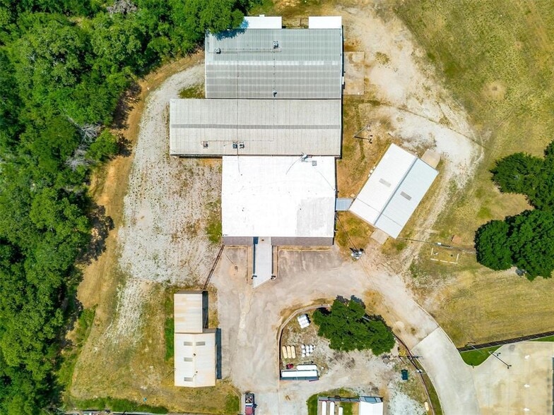 More Photos Of 640 E Highway 199, Springtown Warehouse For Lease