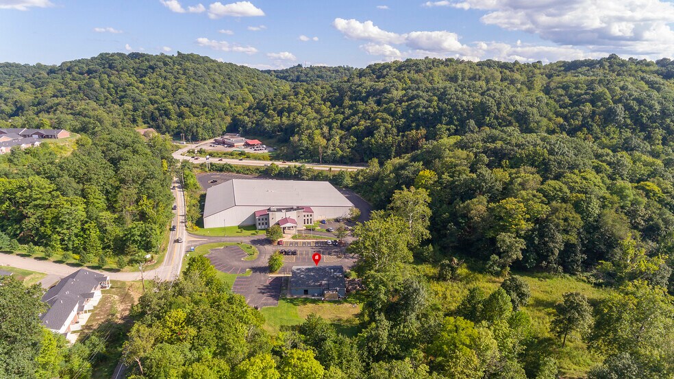 More Photos Of 715 Craigdell Rd, New Kensington Bar For Sale