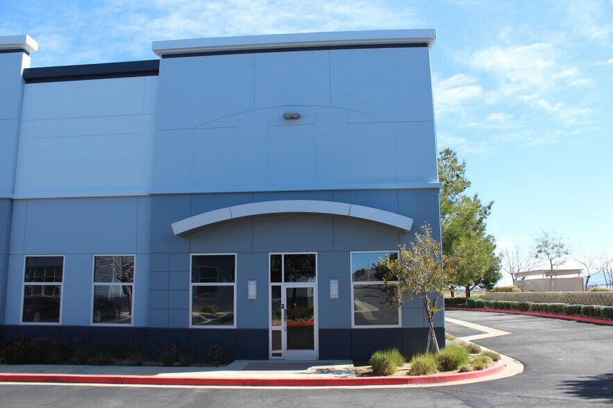 More Photos Of 602 Commerce Ave, Palmdale Light Manufacturing For Sale