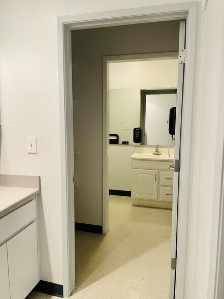 More Photos Of 321 5th St, Hollister Office For Lease