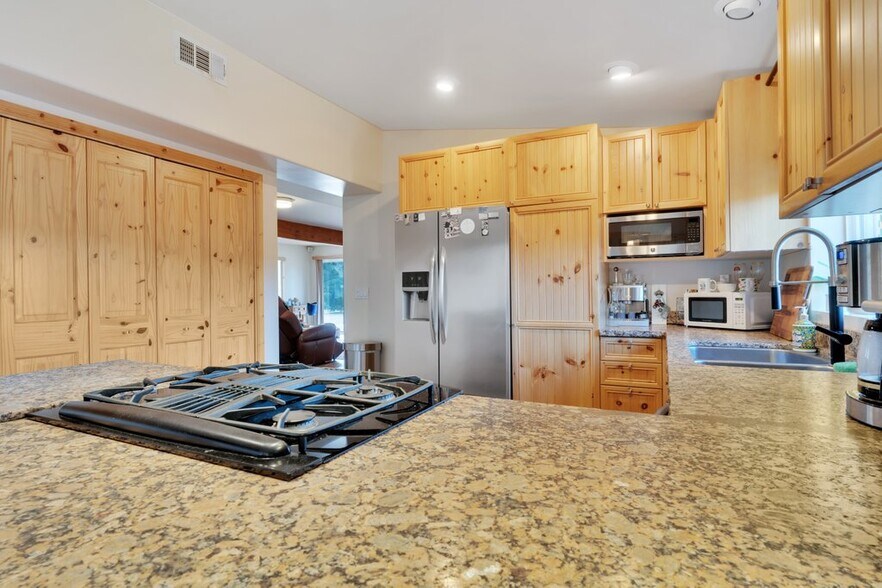 More Photos Of 70111 State Highway 74, Mountain Center Restaurant For Sale