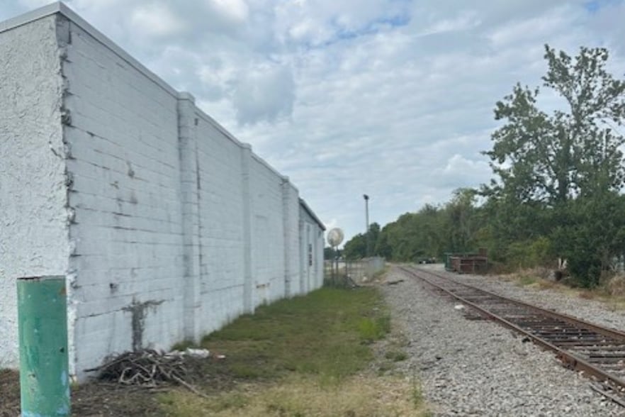 More Photos Of 2500 E Roosevelt Rd, Little Rock Warehouse For Sale