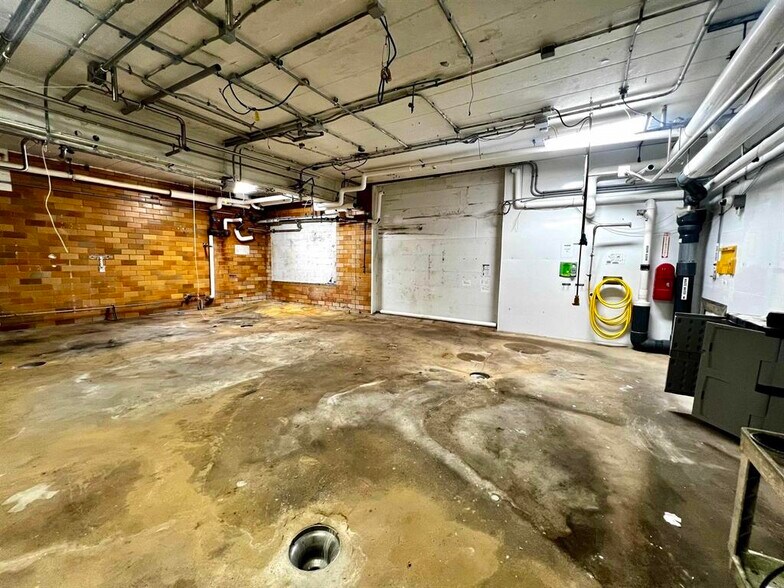 More Photos Of 1720 12th St, Monroe Distribution For Lease