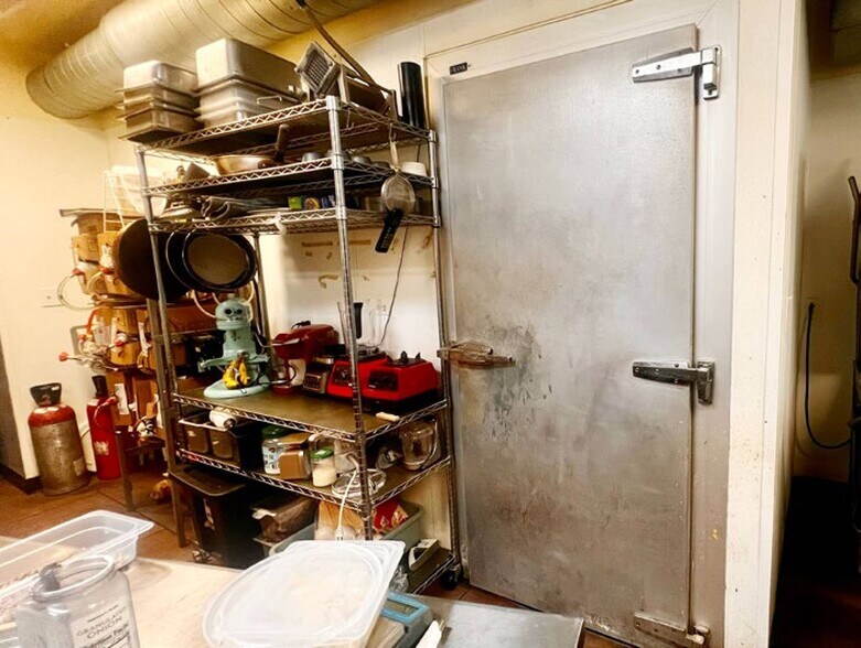 More Photos Of 4959 Pan American NE, Albuquerque Freestanding For Lease