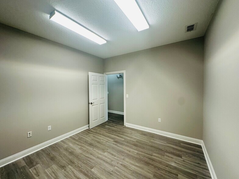 More Photos Of 12443 San Jose Blvd, Jacksonville Medical For Sale