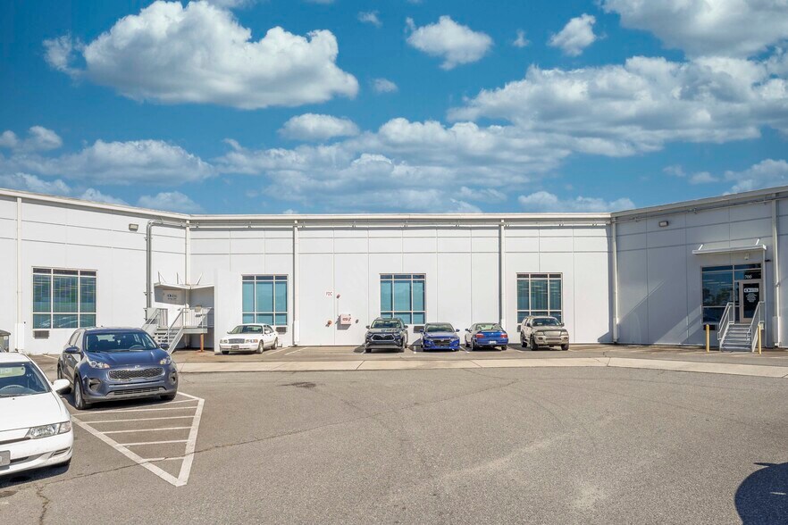 More Photos Of 6125 Lakeview Rd, Charlotte Light Distribution For Lease