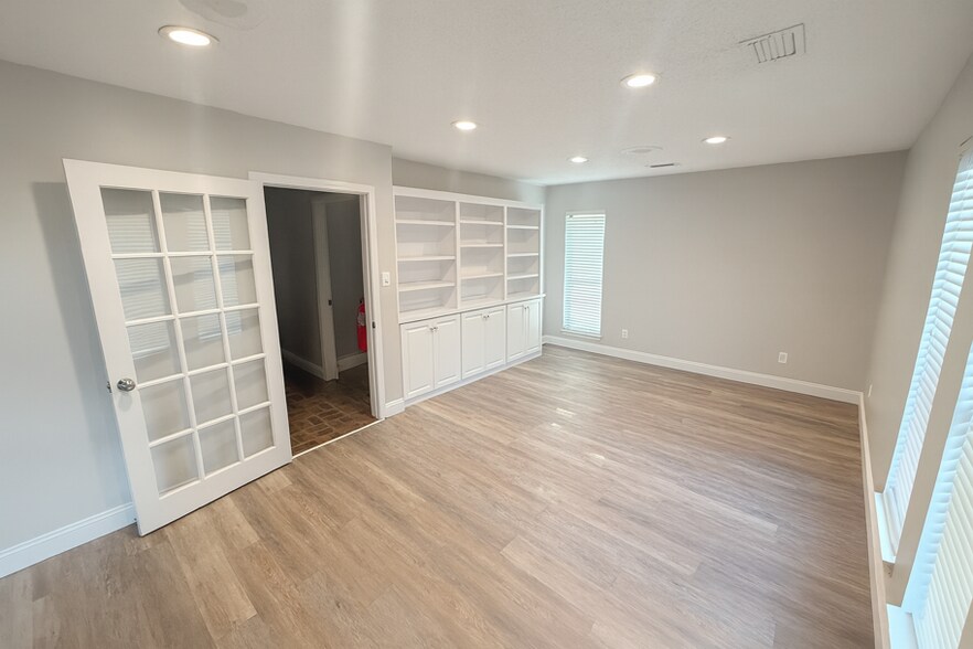 More Photos Of 111 W Camphor Ave, Foley Office For Lease