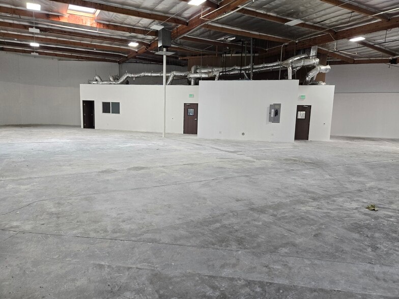 More Photos Of 9741 Canoga Ave, Chatsworth Warehouse For Lease