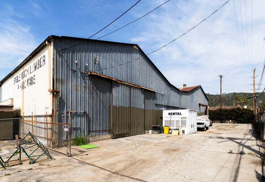 More Photos Of 2219 Fair Park Ave, Los Angeles Warehouse For Lease