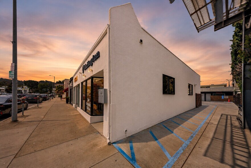 More Photos Of 4325-4327 Woodman Ave, Sherman Oaks Storefront Retail Office For Lease
