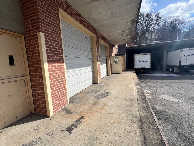 More Photos Of 111 Lafayette Ave, White Plains Warehouse For Lease
