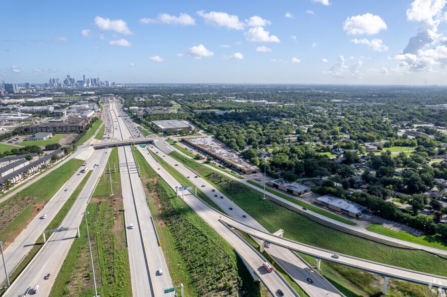 More Photos Of 7505-7563 South Fwy, Houston Unknown For Lease