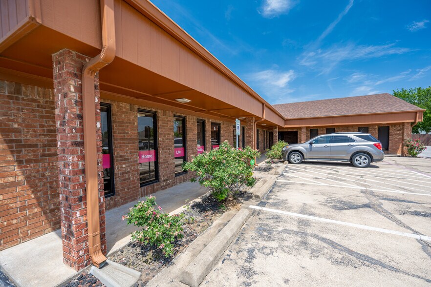 More Photos Of 7510 Davis Blvd, North Richland Hills Office Residential For Lease