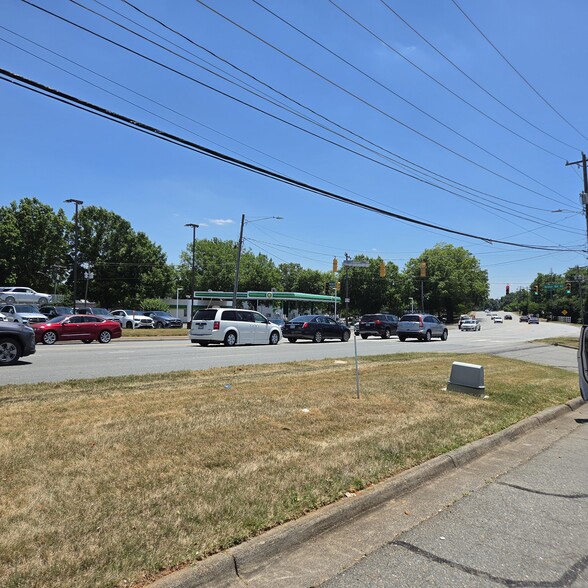 More Photos Of 692 Jonestown Rd, Winston-Salem Unknown For Lease