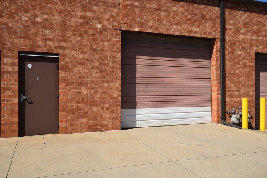 More Photos Of 6120 Brookshire Blvd, Charlotte Light Distribution For Lease