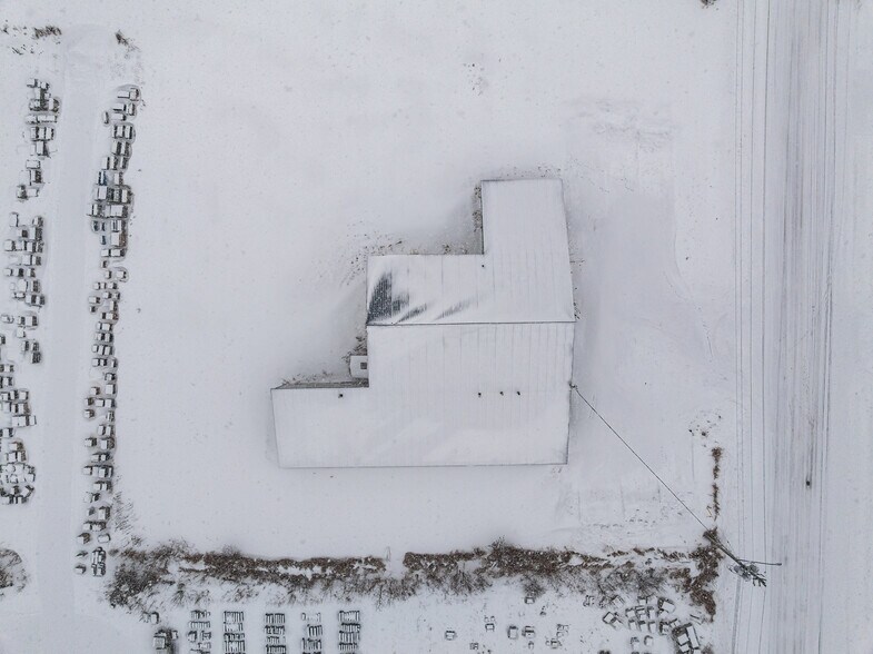 More Photos Of 19 Terry Fox Dr, Vankleek Hill Manufacturing For Sale