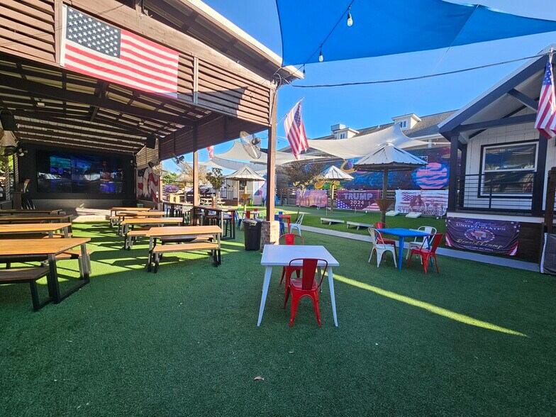 More Photos Of 409 Bradford Ave, Kemah General Retail For Lease