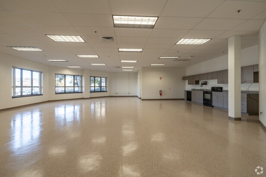 More Photos Of 108 Clematis Ave, Waltham Unknown For Lease