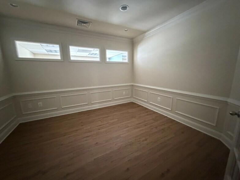 More Photos Of 9250-9254 Mosby St, Manassas Office For Sale