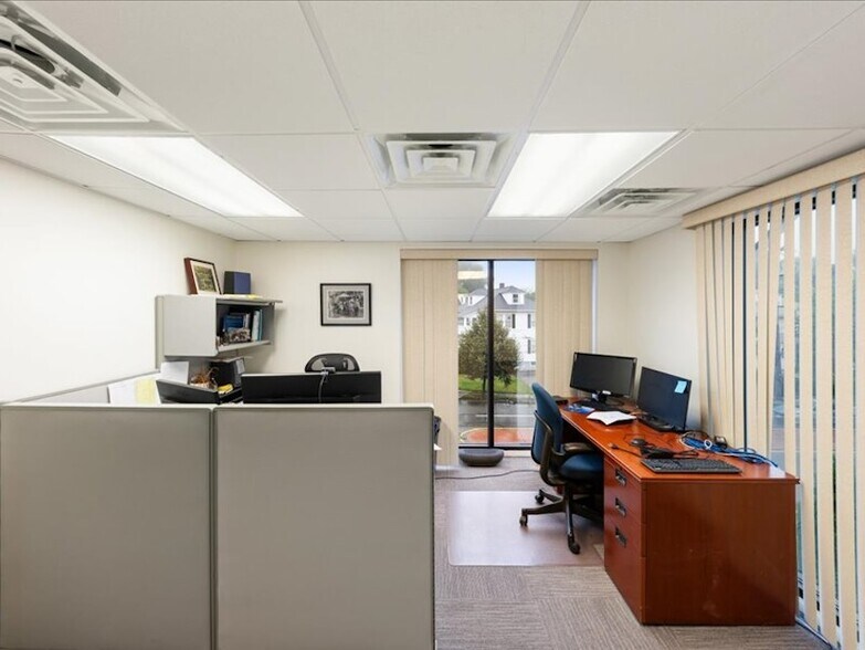 More Photos Of 44 Trapelo Rd, Belmont Office For Sale
