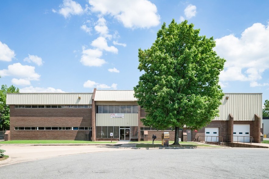 More Photos Of 7201 Lockport Pl, Lorton Warehouse For Lease