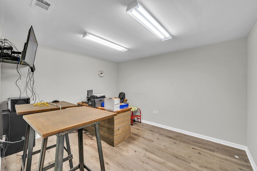 More Photos Of 494 GA Highway 247 S, Bonaire Freestanding For Lease