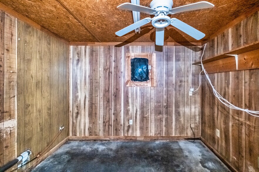 More Photos Of 561-563 McLean Ave, Hopkinsville Freestanding For Sale