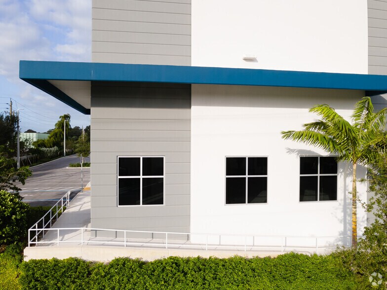 More Photos Of 3303 SW 12th Ave, Fort Lauderdale Unknown For Lease
