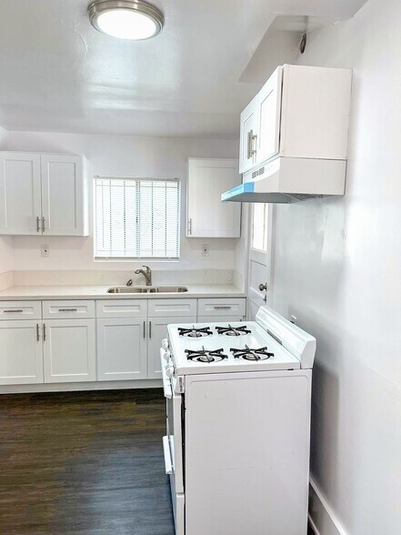 More Photos Of 717 E 8th St, Long Beach Apartments For Sale